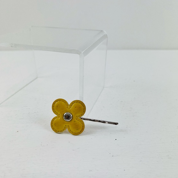 Louis Vuitton 00’s Y2K Yellow Patent Leather Floral Logo Studded Hair Clip - Picture 2 of 14